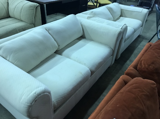 Seat of 2 Love Seats: off white color (lot 3)