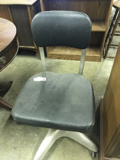 Swivel chair on wheels (lot 10)