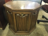 End table, opens up (lot 9)