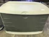 Rubbermaid outdoor storage chest (lot 3)