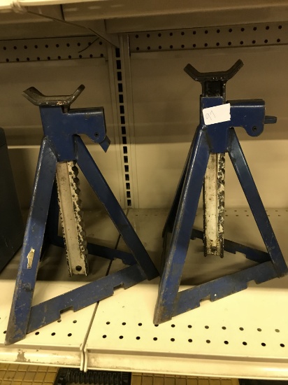 2 STANDS (lot 6)