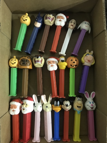 Tray lot of Pez Dispensers (lot 5)