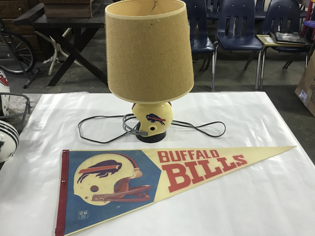 Buffalo Bills Lamp Vintage P Auctions Proxibid Buffalo Bills Lamp Vintage Pennant