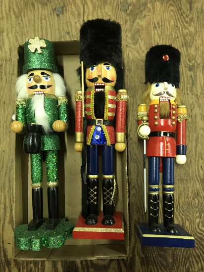 Lot of Nut Crackers (lot 2)