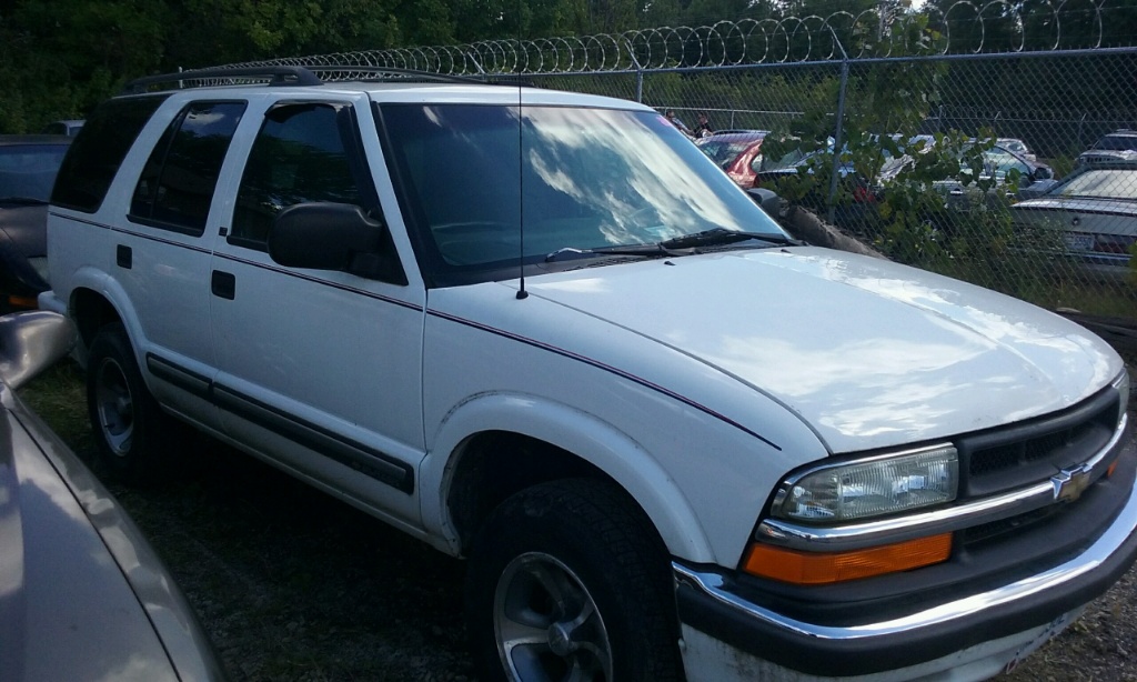 2001 blazer white