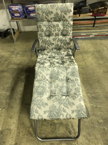 Patio Lounge Chair (lot 2)