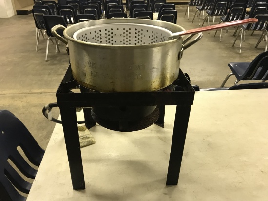 Propane Outdoor Fryer with pot (lot 2)