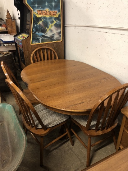 Kitchen Table & Chairs (lot 7)