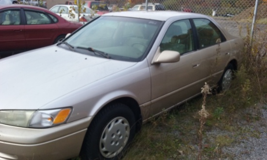 1997 gold Toyota Camry