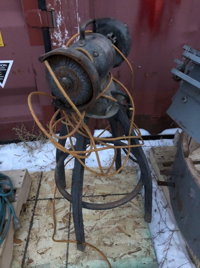 Pedestal grinder