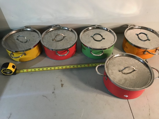5 count approx 4 quart size pans with lids, made by Bon Chef