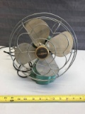 Vintage Metal Blade Desk Fan, works when plugged in, but needs oiled