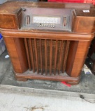 Philco Console Radio, untested, wood has some damage