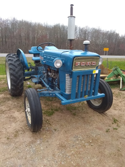 BLUE FORD 2000 TRACTOR HOURS 5594