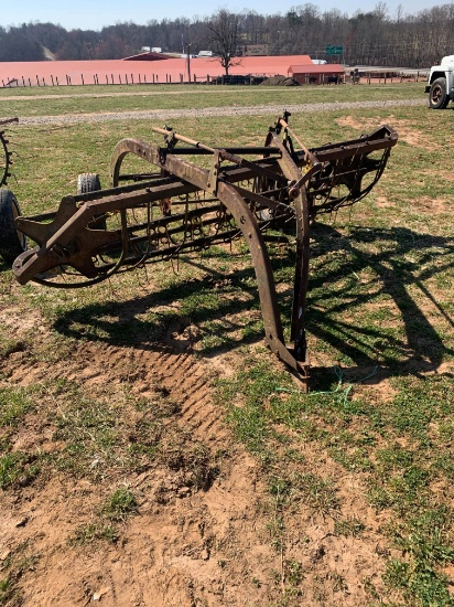NEW HOLLAND HAY RAKE