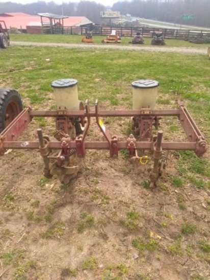 INTERNATIONAL 185 CORN PLANTER