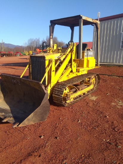 KOMATSU D20S TRACK LIFT 2054.7 HOURS - 4 CYLINDER DIESEL - 40 HP - 8500 POU