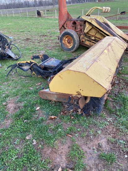 FRONT END SWEEPER FOR 3930 W/ HYD