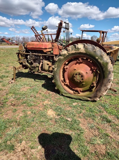 MASSEY FERGUSON PARTS TRACTOR (DONT RUN)