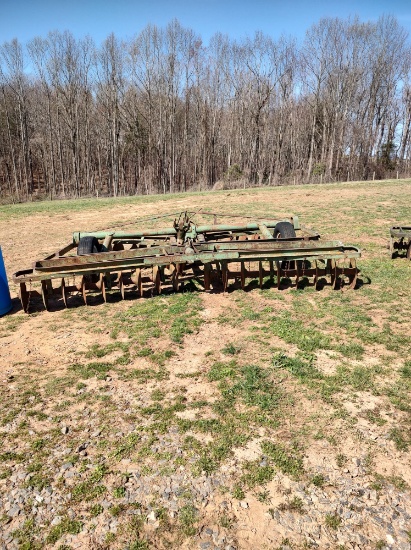 JOHN DEERE DISC - PULL BEHIND