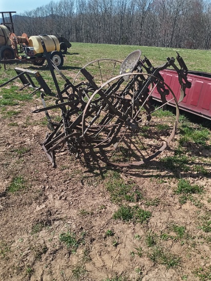 JOHN DEERE CULTIVATOR