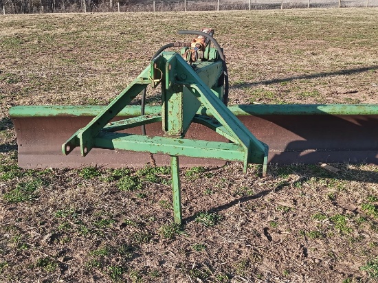 GREEN JOHN DEERE HYDROLIC SCRAPE BLADE