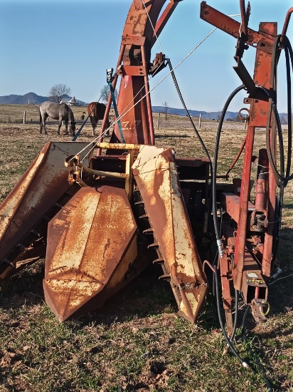 NEW HOLLAND CORN CHOPPER