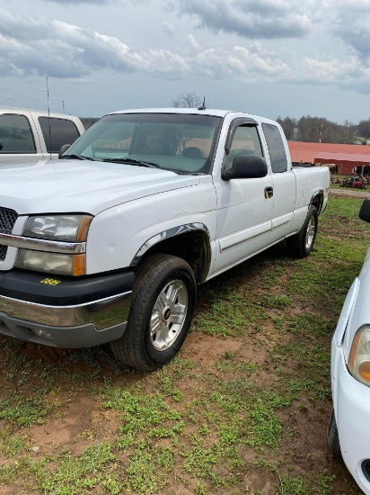 03' CHEVY SILVERADO 248,000 MILES - EXTENDED CAB 1500 4X4 - BRINGING TITLE