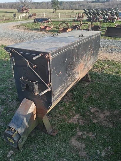 HYDROLIC CAKE FEEDER - HOLDS 1200 LBS