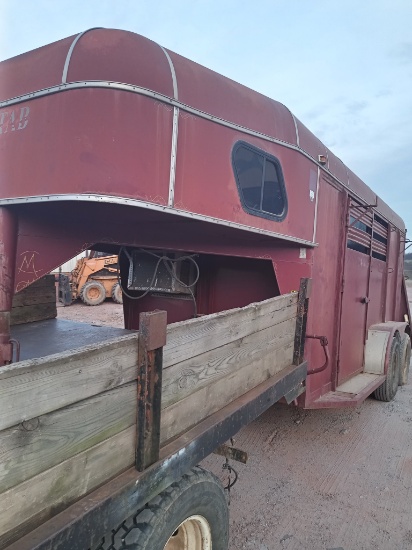 GOOSENECK HORSE TRAILER W/ TITLE