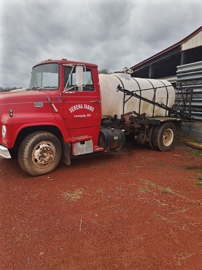FORD F700 TRUCK - NO TITLE OR BRAKES -  GOOD MOTOR AND TRANSMISSION WITH SP