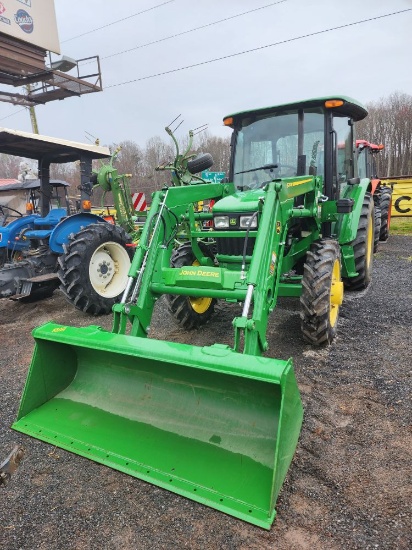 2014 JOHN DEERE 5065E PRE-EMISSIONS 4X4 C/H/A POWER/REVERSER 422 HRS W/ JD 520 LOADER  SN:1LV5065ECE