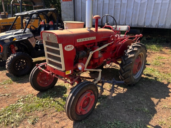 140 Farmall W/ Cultivators & Fertalize Distributer 1pt & 3pt Hitches