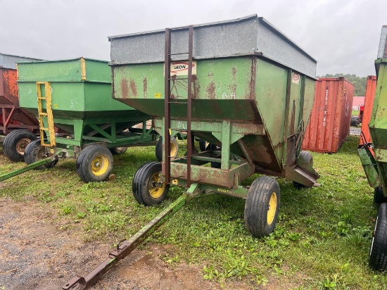 Dakon Gravity Wagon on John Deere Gear