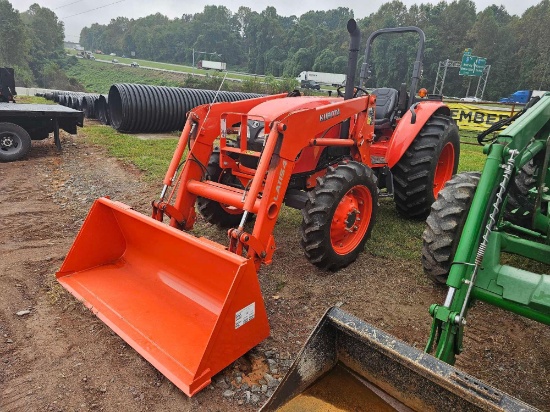 Kubota M6060 w/Loader - 4WD