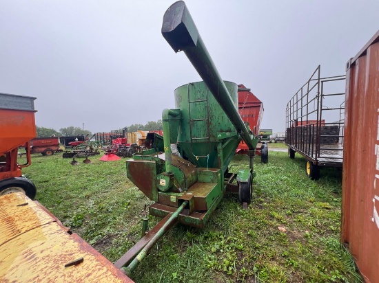 John Deere 400 Grinder Mixer