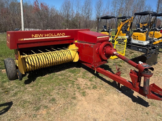 New Holland 326 Square Baler