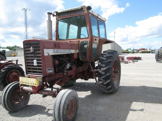 1970 FARMALL 826