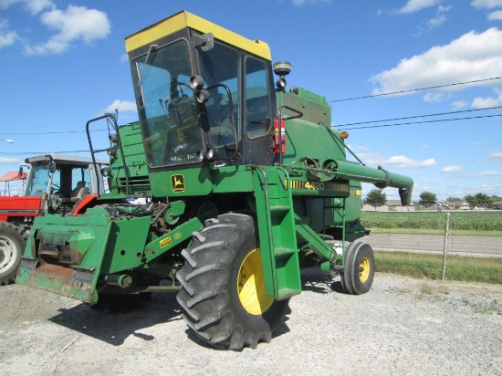 1982 JOHN DEERE  4420