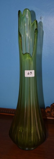 ART GLASS VASE GREEN IN COLOR