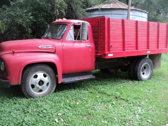 1953 Ford F600 Truck - includes wood box