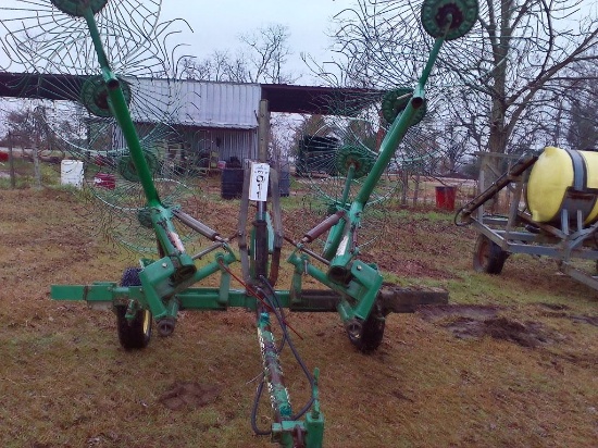 JOHN DEERE 8 WHEEL HAY RAKE, HYDRAULIC,  MODEL: 702, S: E00702A150363