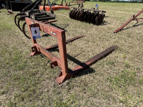 LOWERY 3.5' X 4.5' HAY FORKS