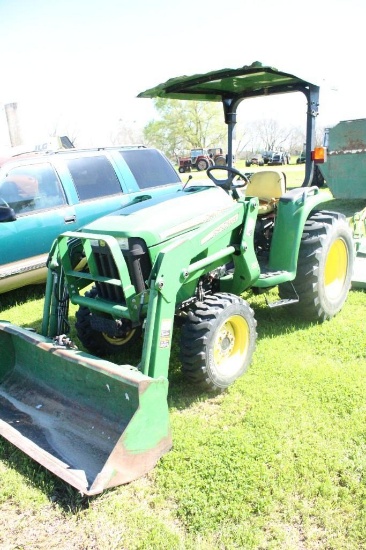 3038 E JOHN DEERE TRACTOR, WITH JOHN DEERE FRONTEND LOADER, BUCKET,  SHOWING 1691.8 HOURS, RUNS