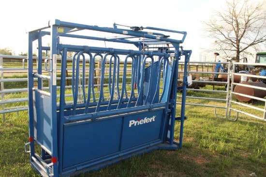 PRIEFERT CATTLE WORKING CHUTE, MODEL#S0191