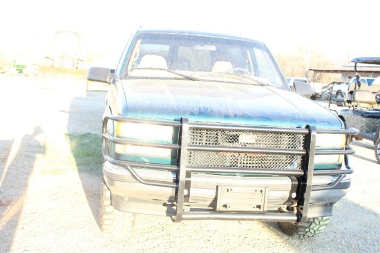 1995 GMC Yukon, RUNS, SHOWING 269467 MILES, TITLE IN HAND, 2 DOOR,