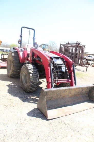 3550 MAHINDRA TRACTOR W/ MAHINDRA FRONT END LOADER AND BUCKET, SHOWING 792.1 HOURS, RUNS