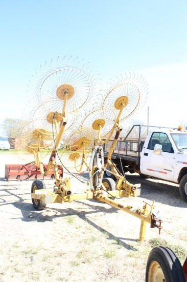 8 WHEEL VERMEER HAY RAKE, MODEL NO: WRSPO, SERIAL NO: 1VRB161W4Y1004537