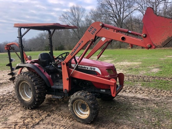 MAHINDRA 2810 TRACTOR, ML 108 FRONTEND LOADER WITH BUCKET, RUNS, 28HP, SHOWING 2733 HOURS, 4X4