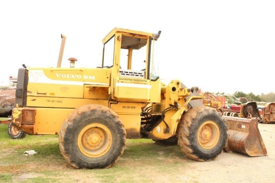 VOLVO BM LOADER, RUNS, HOURS SHOWING ARE NOT ACCURATE, MODEL L70B
